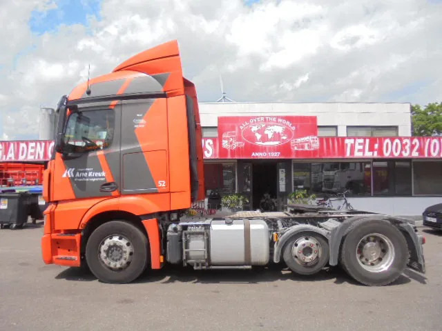 Mercedes-Benz Actros 2343 6X2 VOORLOOPAS - Nyergesvontató: 5 kép. Mercedes-Benz Actros 2343 6X2 VOORLOOPAS - Nyergesvontató: 5 kép.