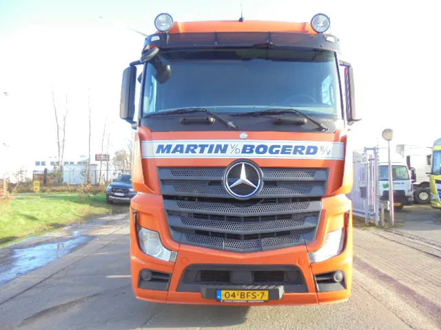 Mercedes-Benz Actros 2645 EUR6 6X2 - Nyergesvontató: 2 kép. Mercedes-Benz Actros 2645 EUR6 6X2 - Nyergesvontató: 2 kép.