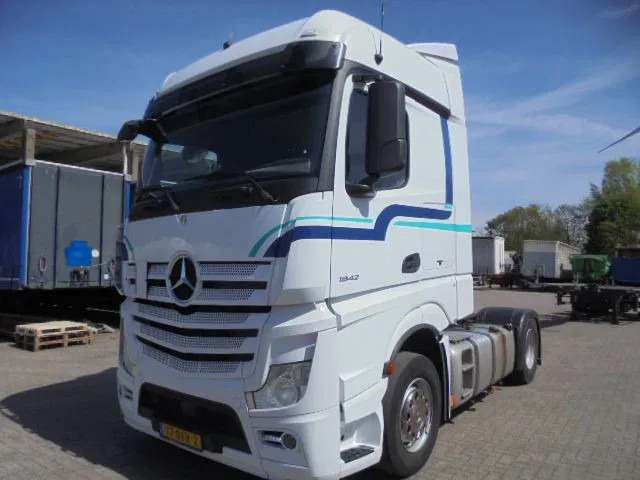 Mercedes-Benz Actros ACTROS 1842 - Nyergesvontató: 1 kép. Mercedes-Benz Actros ACTROS 1842 - Nyergesvontató: 1 kép.