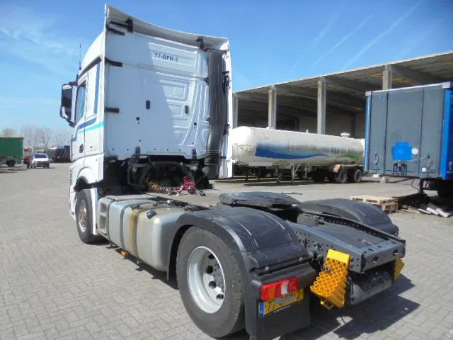 Mercedes-Benz Actros ACTROS 1842 - Nyergesvontató: 5 kép. Mercedes-Benz Actros ACTROS 1842 - Nyergesvontató: 5 kép.