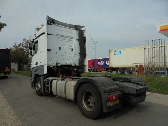 Mercedes-Benz Actros - Nyergesvontató: 5 kép. Mercedes-Benz Actros - Nyergesvontató: 5 kép.