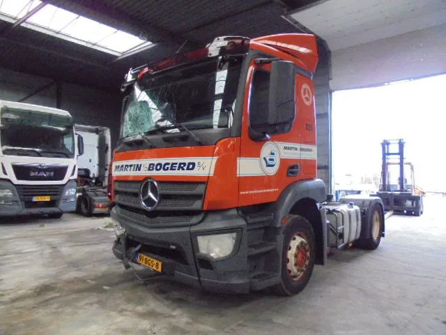 Mercedes-Benz Antos 1832 CABINE SCHADE FOR PARTS - Nyergesvontató: 1 kép. Mercedes-Benz Antos 1832 CABINE SCHADE FOR PARTS - Nyergesvontató: 1 kép.