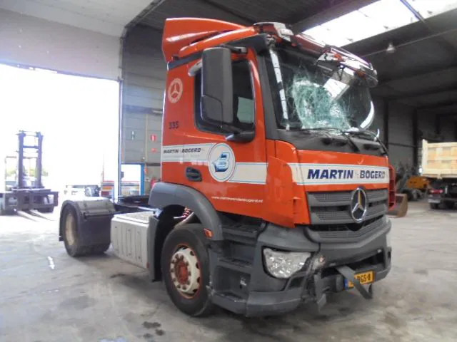 Mercedes-Benz Antos 1832 CABINE SCHADE FOR PARTS - Nyergesvontató: 3 kép. Mercedes-Benz Antos 1832 CABINE SCHADE FOR PARTS - Nyergesvontató: 3 kép.