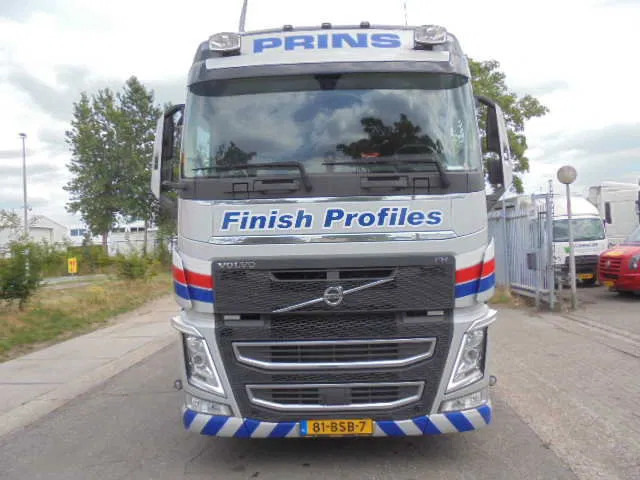 Volvo FH 420 6X2 NL TRUCK - Nyergesvontató: 2 kép. Volvo FH 420 6X2 NL TRUCK - Nyergesvontató: 2 kép.