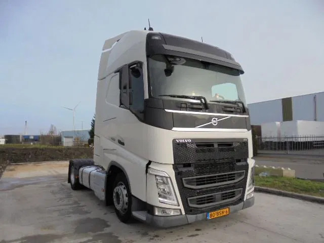 Volvo FH 420 MEGA NL TRUCK APK /TUV 01-05-2026 - Nyergesvontató: 3 kép. Volvo FH 420 MEGA NL TRUCK APK /TUV 01-05-2026 - Nyergesvontató: 3 kép.