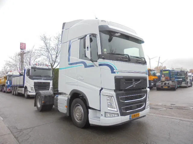 Volvo FH 420 NL TRUCK APK 09-26 - Nyergesvontató: 3 kép. Volvo FH 420 NL TRUCK APK 09-26 - Nyergesvontató: 3 kép.