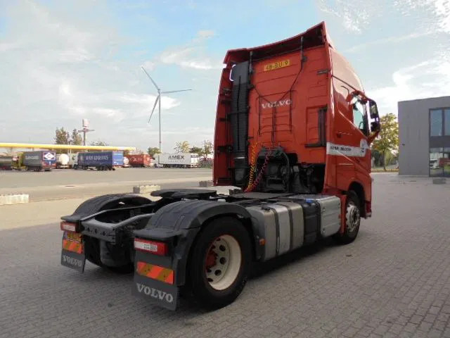 Volvo FH 460 - Nyergesvontató: 4 kép. Volvo FH 460 - Nyergesvontató: 4 kép.