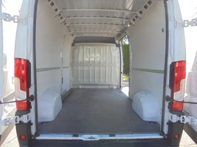 Opel Movano L3H2 2.2L BLUE HDI 140 - Furgon: 5 kép. Opel Movano L3H2 2.2L BLUE HDI 140 - Furgon: 5 kép.