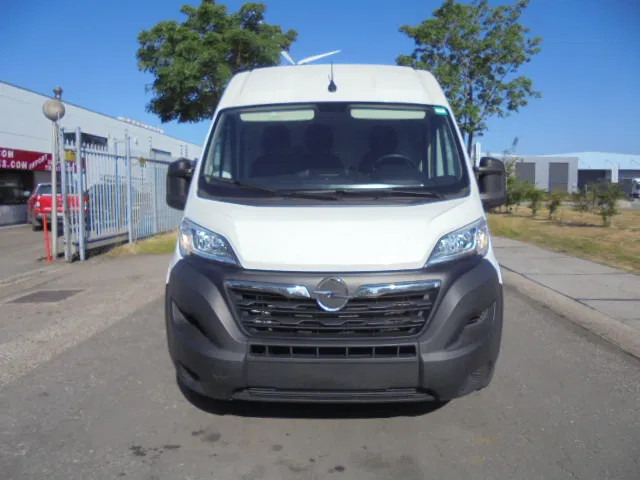Opel Movano L3H2 2.2L BLUE HDI 140 - Furgon: 2 kép. Opel Movano L3H2 2.2L BLUE HDI 140 - Furgon: 2 kép.