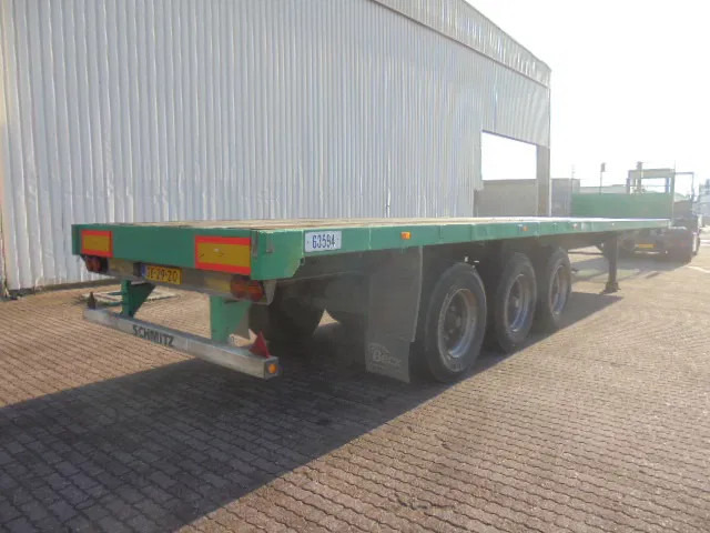 Pacton 3139D - Platós félpótkocsi: 3 kép. Pacton 3139D - Platós félpótkocsi: 3 kép.