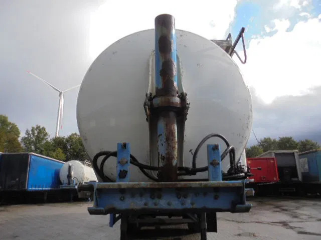 SPITZER BP SK 50 - Tartályos félpótkocsi: 4 kép. SPITZER BP SK 50 - Tartályos félpótkocsi: 4 kép.