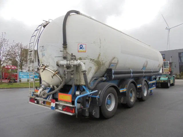 SPITZER SK 50 CAL - Tartályos félpótkocsi: 4 kép. SPITZER SK 50 CAL - Tartályos félpótkocsi: 4 kép.