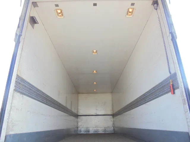 Scania P230 NL TRUCK - Dobozos felépítményű teherautó: 5 kép. Scania P230 NL TRUCK - Dobozos felépítményű teherautó: 5 kép.