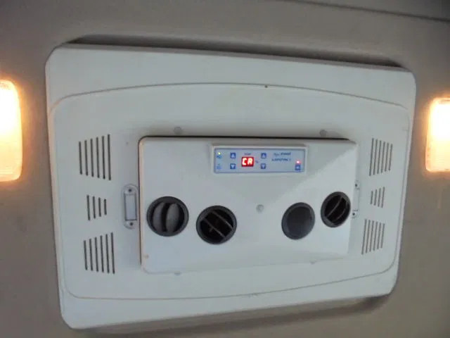 Cserefelépítményes teherautó Scania P280 B 4X2: 18 kép.