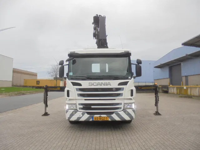 Scania P370 8X2 HAAK + KRAAN NL TRUCK LOW KM - Horgos rakodó teherautó, Darus autó: 2 kép. Scania P370 8X2 HAAK + KRAAN NL TRUCK LOW KM - Horgos rakodó teherautó, Darus autó: 2 kép.