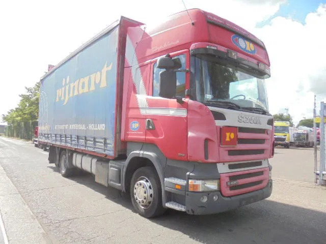 Scania R420 6X2 RETARDER - Dobozos felépítményű teherautó: 2 kép. Scania R420 6X2 RETARDER - Dobozos felépítményű teherautó: 2 kép.