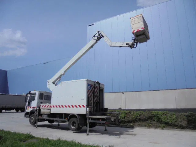 Iveco EuroCargo 120 EL22 EUR5 - Teherautó: 5 kép. Iveco EuroCargo 120 EL22 EUR5 - Teherautó: 5 kép.