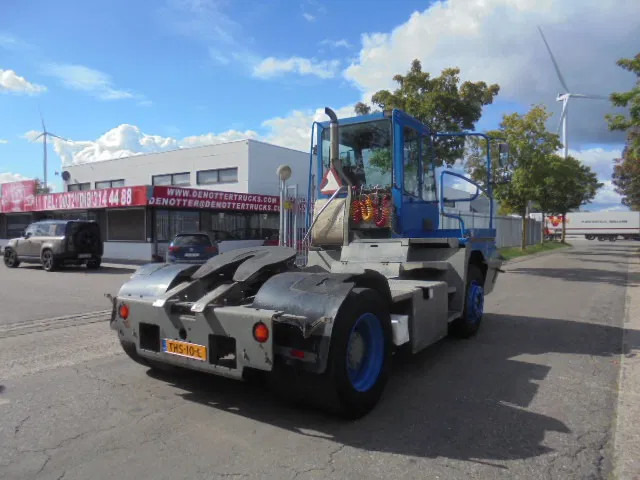 Terberg YT 182 NL KENTEKEN - Terminál targoncá: 4 kép. Terberg YT 182 NL KENTEKEN - Terminál targoncá: 4 kép.