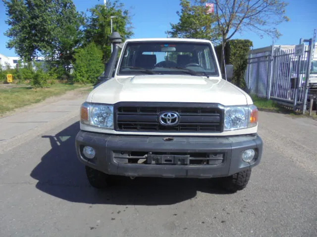 Toyota Land Cruiser HJ79L 4X4 CREWCAB PICKUP EXPORT OUTSIDE EU ONLY - Pickup: 2 kép. Toyota Land Cruiser HJ79L 4X4 CREWCAB PICKUP EXPORT OUTSIDE EU ONLY - Pickup: 2 kép.
