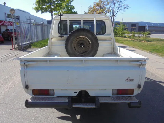 Toyota Land Cruiser HJ79L 4X4 CREWCAB PICKUP EXPORT OUTSIDE EU ONLY - Pickup: 5 kép. Toyota Land Cruiser HJ79L 4X4 CREWCAB PICKUP EXPORT OUTSIDE EU ONLY - Pickup: 5 kép.
