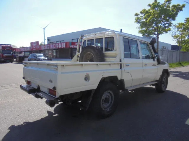Toyota Land Cruiser HJ79L 4X4 CREWCAB PICKUP EXPORT OUTSIDE EU ONLY - Pickup: 4 kép. Toyota Land Cruiser HJ79L 4X4 CREWCAB PICKUP EXPORT OUTSIDE EU ONLY - Pickup: 4 kép.