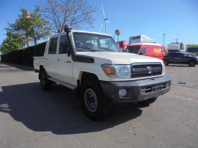Toyota Land Cruiser HJ79L 4X4 CREWCAB PICKUP EXPORT OUTSIDE EU ONLY - Pickup: 3 kép. Toyota Land Cruiser HJ79L 4X4 CREWCAB PICKUP EXPORT OUTSIDE EU ONLY - Pickup: 3 kép.