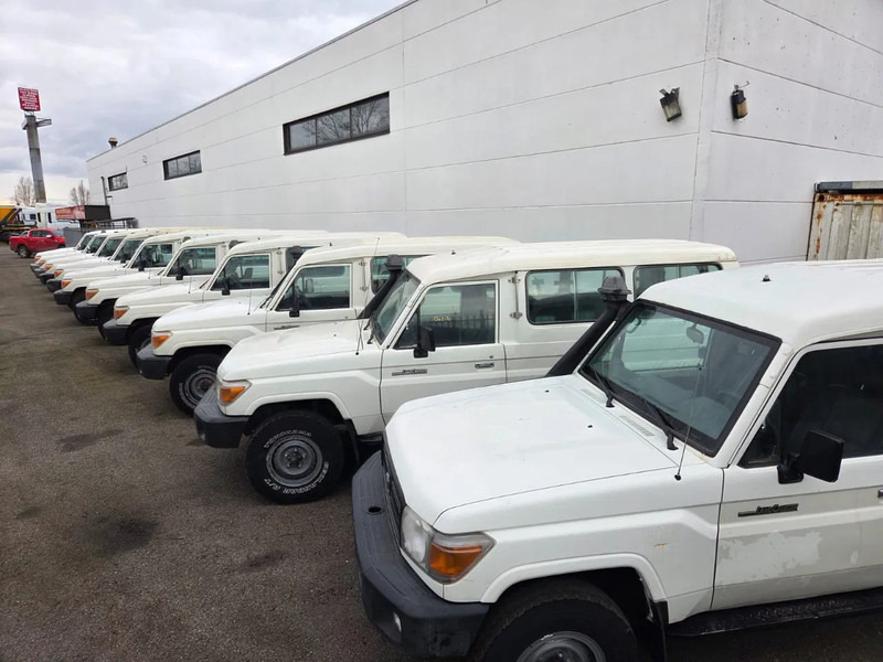 Toyota Land Cruiser HZJ76 + HZJ78L + PICKUP 4WD EXPORT OUT EU ONLY - Pickup: 3 kép. Toyota Land Cruiser HZJ76 + HZJ78L + PICKUP 4WD EXPORT OUT EU ONLY - Pickup: 3 kép.