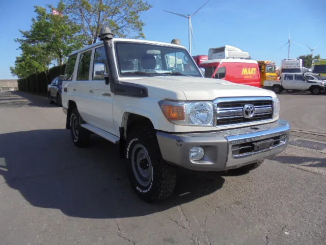 Toyota Land Cruiser HZJ76L 4X4 EXPORT OUTSIDE EU ONLY - Autó: 3 kép. Toyota Land Cruiser HZJ76L 4X4 EXPORT OUTSIDE EU ONLY - Autó: 3 kép.