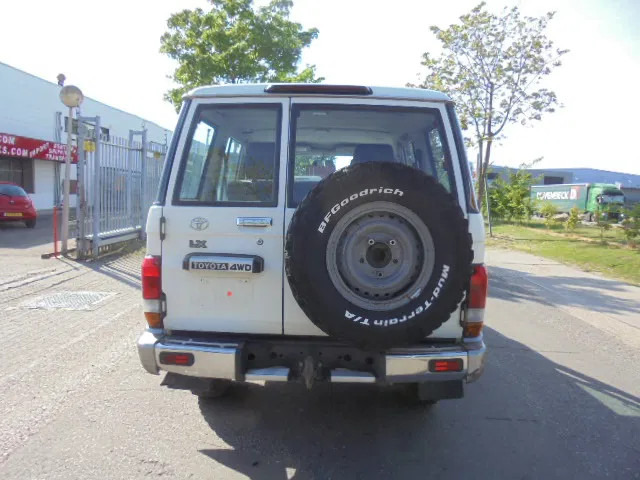 Toyota Land Cruiser HZJ76L 4X4 EXPORT OUTSIDE EU ONLY - Autó: 5 kép. Toyota Land Cruiser HZJ76L 4X4 EXPORT OUTSIDE EU ONLY - Autó: 5 kép.