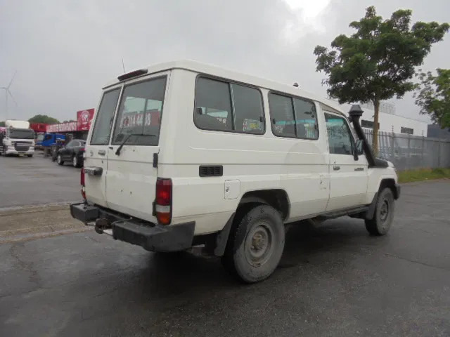 Toyota Land Cruiser HZJ78L 4X4 EXPORT OUTSIDE EU ONLY - Autó: 4 kép. Toyota Land Cruiser HZJ78L 4X4 EXPORT OUTSIDE EU ONLY - Autó: 4 kép.