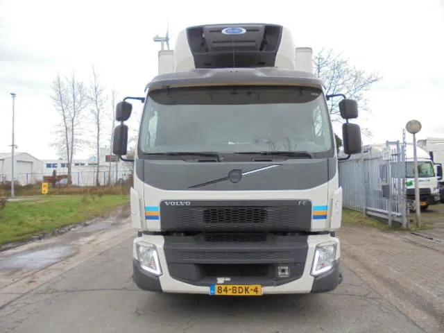 Volvo FE 250 CHEREAU NL TRUCK - Hőszigetelt teherautó: 2 kép. Volvo FE 250 CHEREAU NL TRUCK - Hőszigetelt teherautó: 2 kép.