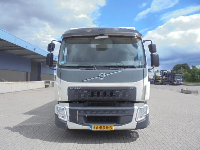 Volvo FE 260 NL TRUCK + APK 03-2026 - Dobozos felépítményű teherautó: 2 kép. Volvo FE 260 NL TRUCK + APK 03-2026 - Dobozos felépítményű teherautó: 2 kép.