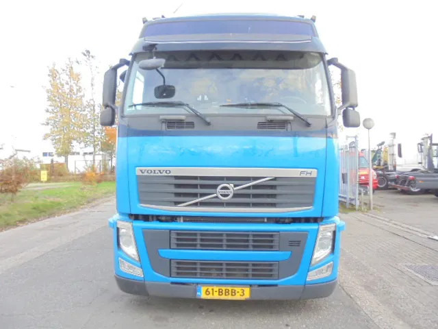 Volvo FH 420 6X2 NL TRUCK - Ponyvás teherautó: 2 kép. Volvo FH 420 6X2 NL TRUCK - Ponyvás teherautó: 2 kép.