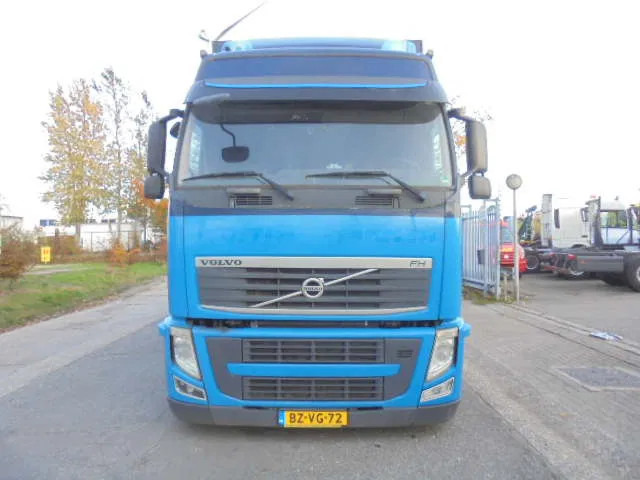Volvo FH 420 6X2 NL TRUCK - Ponyvás teherautó: 2 kép. Volvo FH 420 6X2 NL TRUCK - Ponyvás teherautó: 2 kép.
