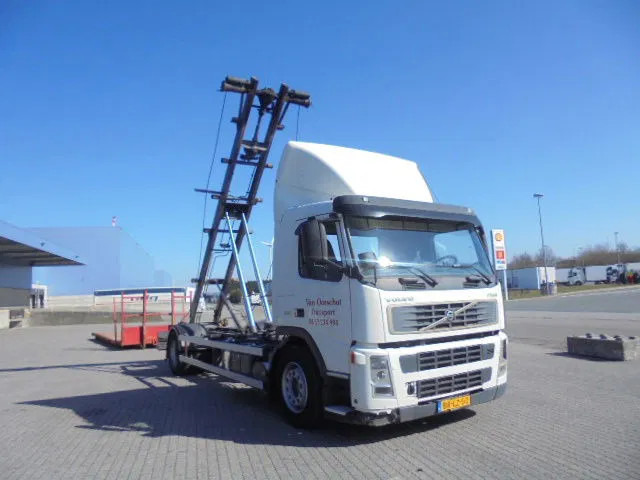 Volvo FM 260 MANUAL GEAR NL TRUCK - Teherautó - kábelrendszer: 3 kép. Volvo FM 260 MANUAL GEAR NL TRUCK - Teherautó - kábelrendszer: 3 kép.