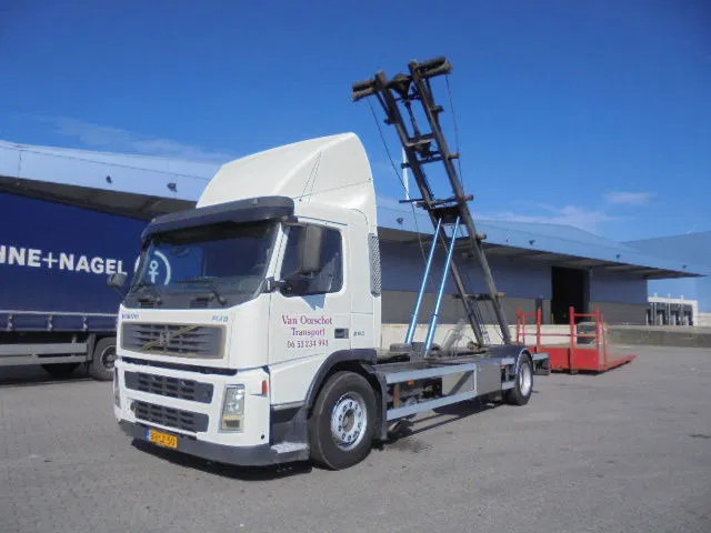 Volvo FM 260 MANUAL GEAR NL TRUCK - Teherautó - kábelrendszer: 1 kép. Volvo FM 260 MANUAL GEAR NL TRUCK - Teherautó - kábelrendszer: 1 kép.