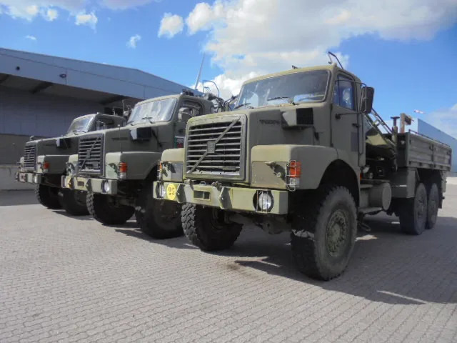 Volvo N 10 6X6 L + FASSI 3X IN STOCK - Platós teherautó, Darus autó: 1 kép. Volvo N 10 6X6 L + FASSI 3X IN STOCK - Platós teherautó, Darus autó: 1 kép.