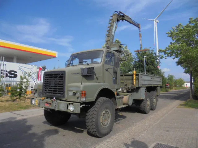 Volvo N 10 6X6 L + FASSI - Darus autó: 1 kép. Volvo N 10 6X6 L + FASSI - Darus autó: 1 kép.