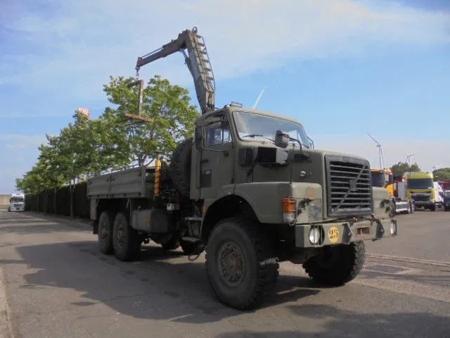 Volvo N 10 6X6 L + FASSI - Darus autó: 3 kép. Volvo N 10 6X6 L + FASSI - Darus autó: 3 kép.