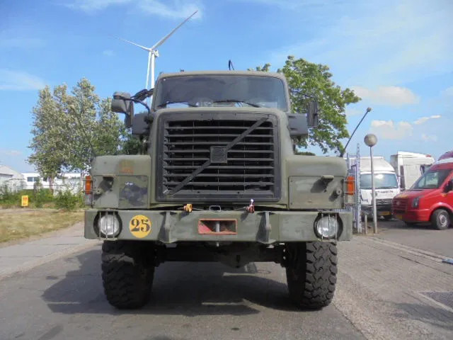 Volvo N 10 6X6 L + FASSI - Darus autó: 2 kép. Volvo N 10 6X6 L + FASSI - Darus autó: 2 kép.