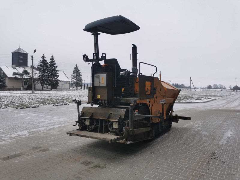 ABG Titan 125 ABG - crawler asphalt paver - Útburkológép: 4 kép. ABG Titan 125 ABG - crawler asphalt paver - Útburkológép: 4 kép.