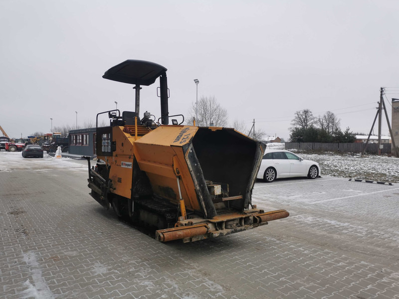ABG Titan 125 ABG - crawler asphalt paver - Útburkológép: 3 kép. ABG Titan 125 ABG - crawler asphalt paver - Útburkológép: 3 kép.