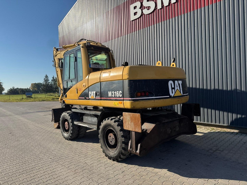 Caterpillar M 316 C - Gumikerekes kotró: 4 kép. Caterpillar M 316 C - Gumikerekes kotró: 4 kép.