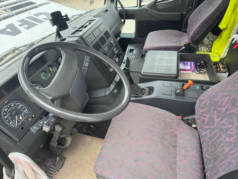 Iveco Eurotraker 340E35, cursor 8 - Betonmixer: 5 kép. Iveco Eurotraker 340E35, cursor 8 - Betonmixer: 5 kép.