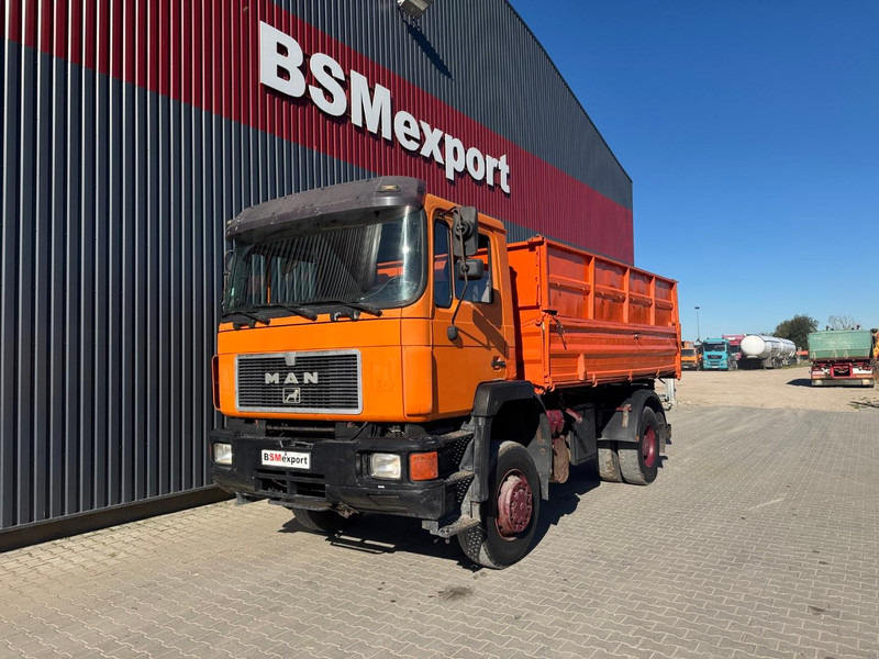 MAN 19.362, 4x4 - Billenőplatós teherautó: 1 kép. MAN 19.362, 4x4 - Billenőplatós teherautó: 1 kép.