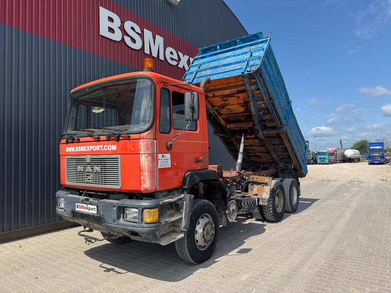 MAN 26.302, 6x6 - Billenőplatós teherautó: 5 kép. MAN 26.302, 6x6 - Billenőplatós teherautó: 5 kép.