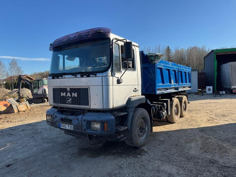 MAN 26.403. 6x4. Spring/Air - Billenőplatós teherautó: 1 kép. MAN 26.403. 6x4. Spring/Air - Billenőplatós teherautó: 1 kép.