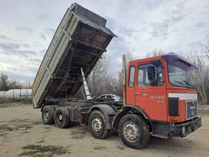 Billenőplatós teherautó MAN 32.331 dump truck: 7 kép.
