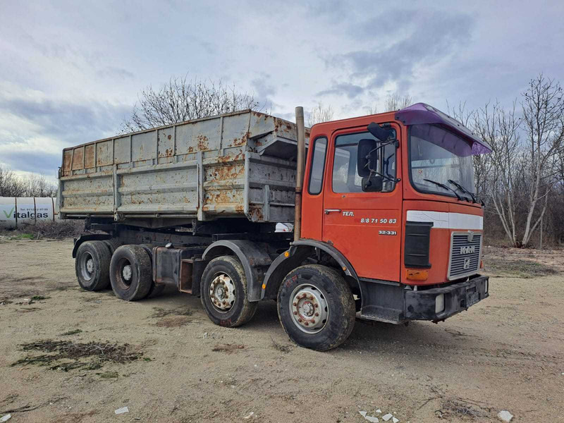 MAN 32.331 dump truck - Billenőplatós teherautó: 3 kép. MAN 32.331 dump truck - Billenőplatós teherautó: 3 kép.