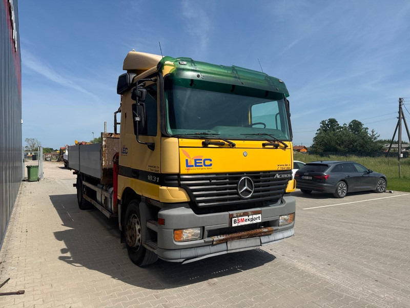 Mercedes-Benz Actros 1831, no crane - Platós teherautó: 2 kép. Mercedes-Benz Actros 1831, no crane - Platós teherautó: 2 kép.
